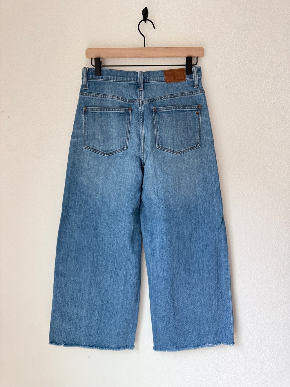 Madewell Wide-Leg Crop Jeans: Button-Front Edition - Martina Wash 27 - Flaw - Picture 3 of 12